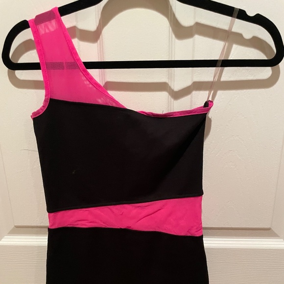 Adorable Girl's Off-the-Shoulder Dress - Picture 2 of 4